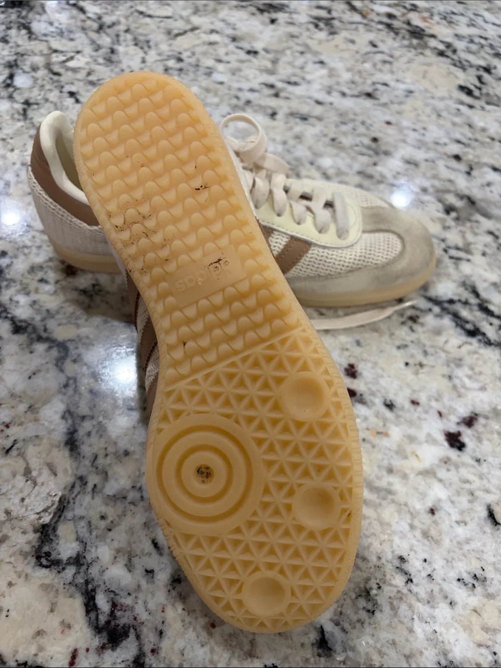 Men’s Sz7.5 Adidas Cream and Tan Retro Runner Sneakers
